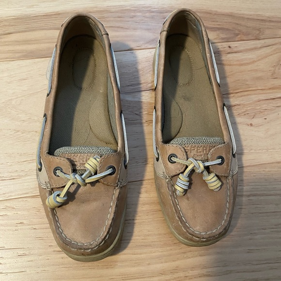 Size 8.5 Sperry Shoe - Picture 2 of 2